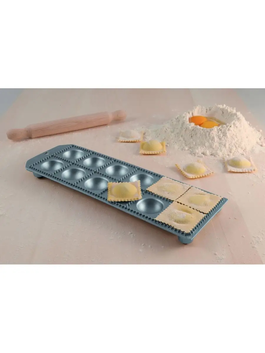 Форма для приготовления 12 круглых равиоли Eppicotispai 52х52 мм. со скалкой