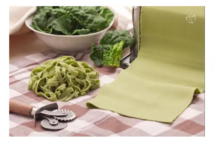 Тесто для зеленой пасты со шпинатом