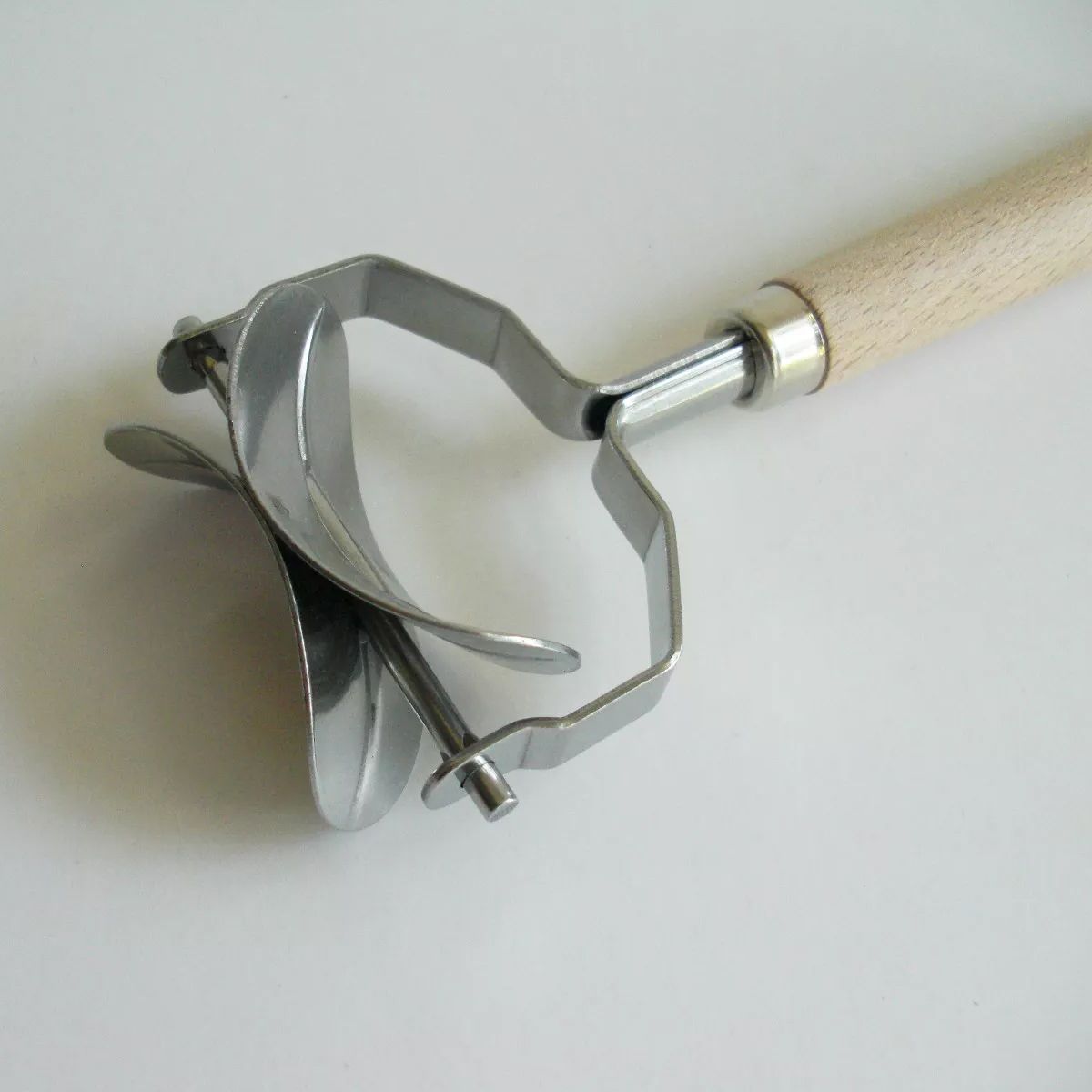 Овальный нож для пасты тортеллини