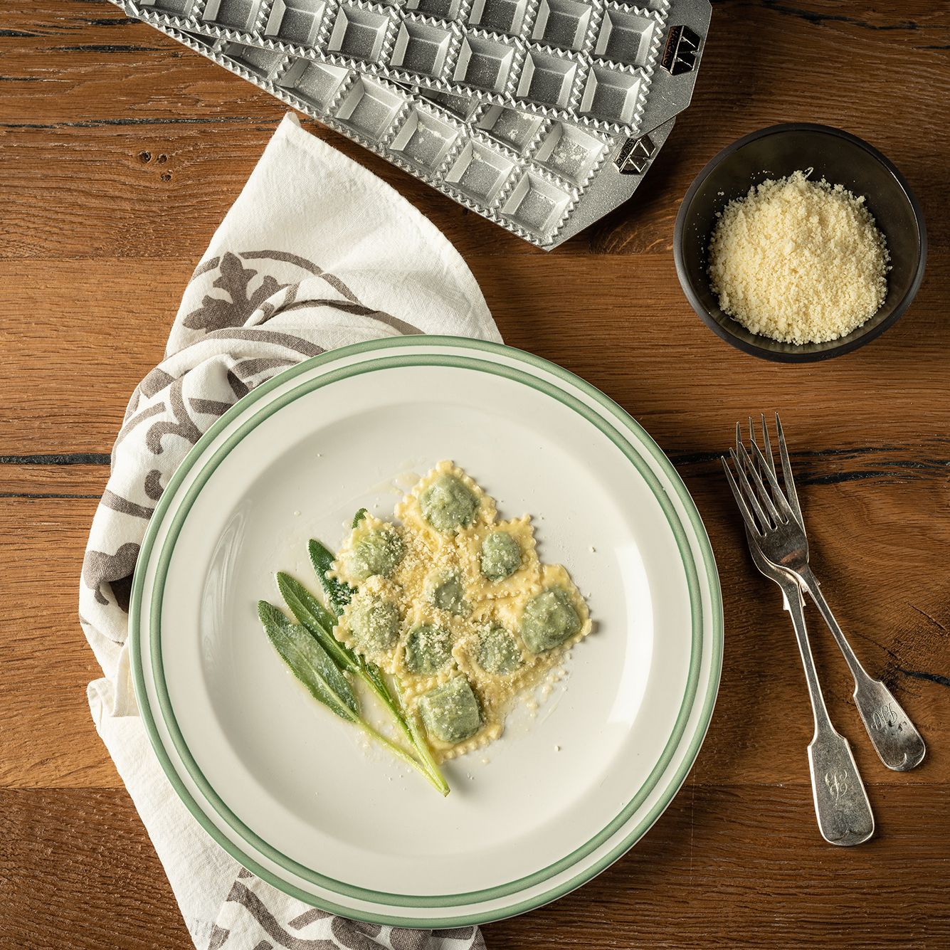 Форма со скалкой для приготовления 36 квадрантых итальянских равиоли 35x35