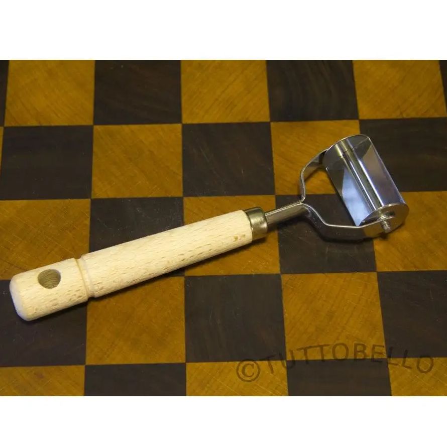 Крутящийся итальянский нож вырубка для тортеллини 4х4см