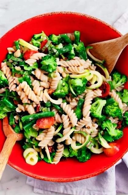 Салат с брокколи и пастой