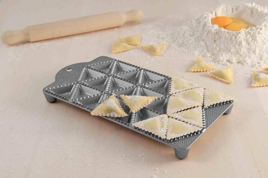 Форма для приготовления 24 треугольных равиоли Eppicotispai 50мм со скалкой