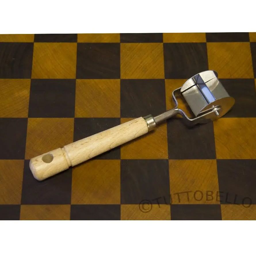 Крутящийся итальянский нож пасты тортеллини