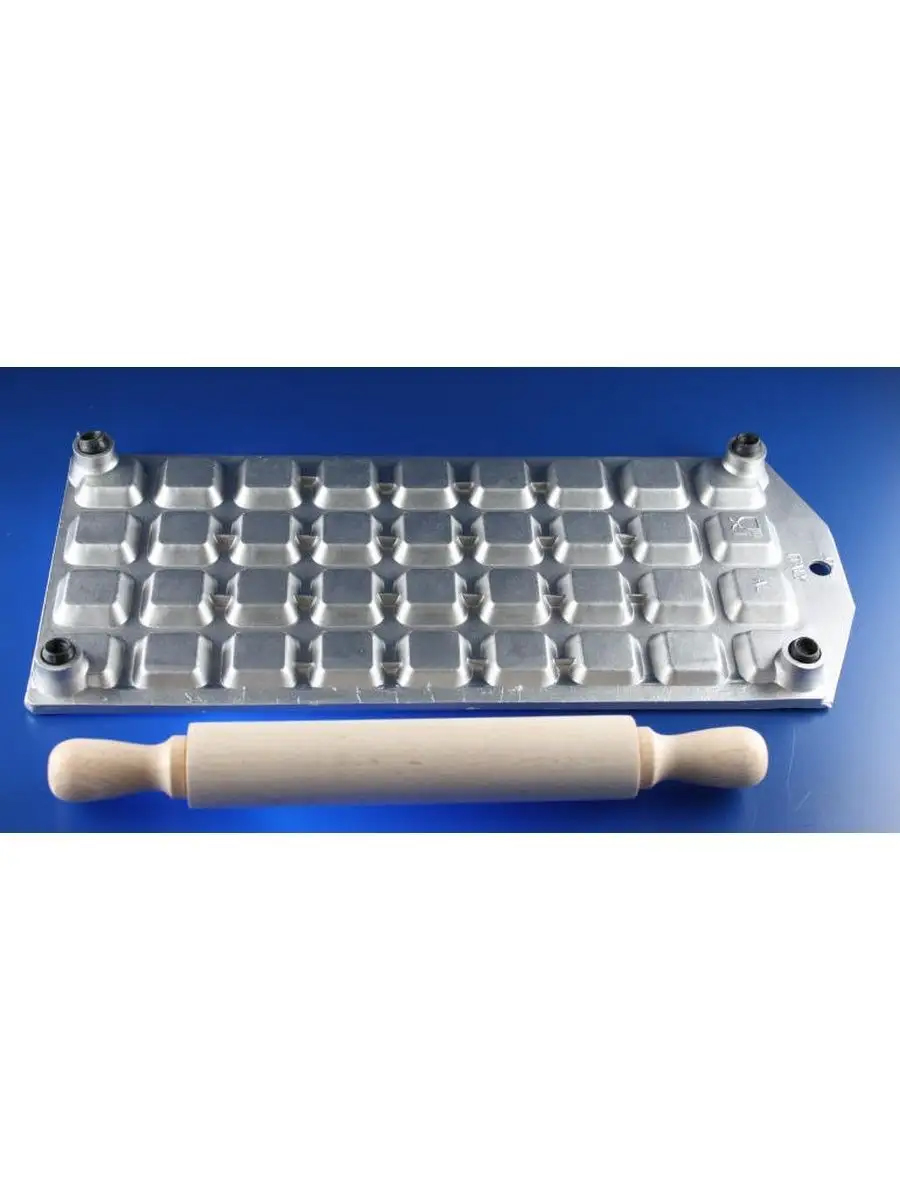 Форма для приготовления 36 квадратных равиоли Eppicotispai 35х35 мм. со скалкой