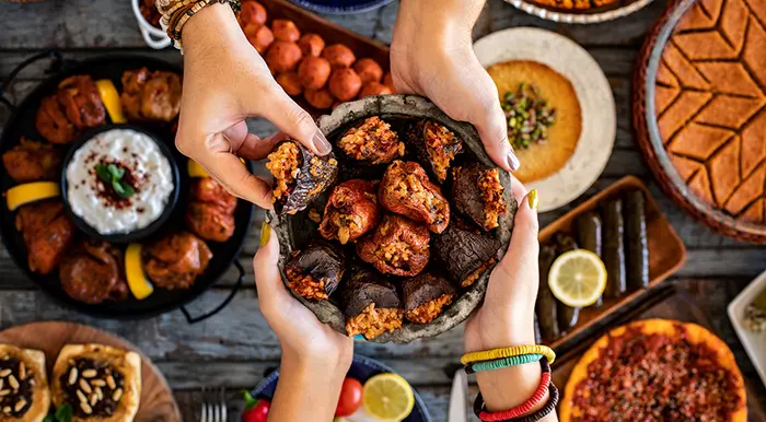 Можно есть руками: что и где разрешено?