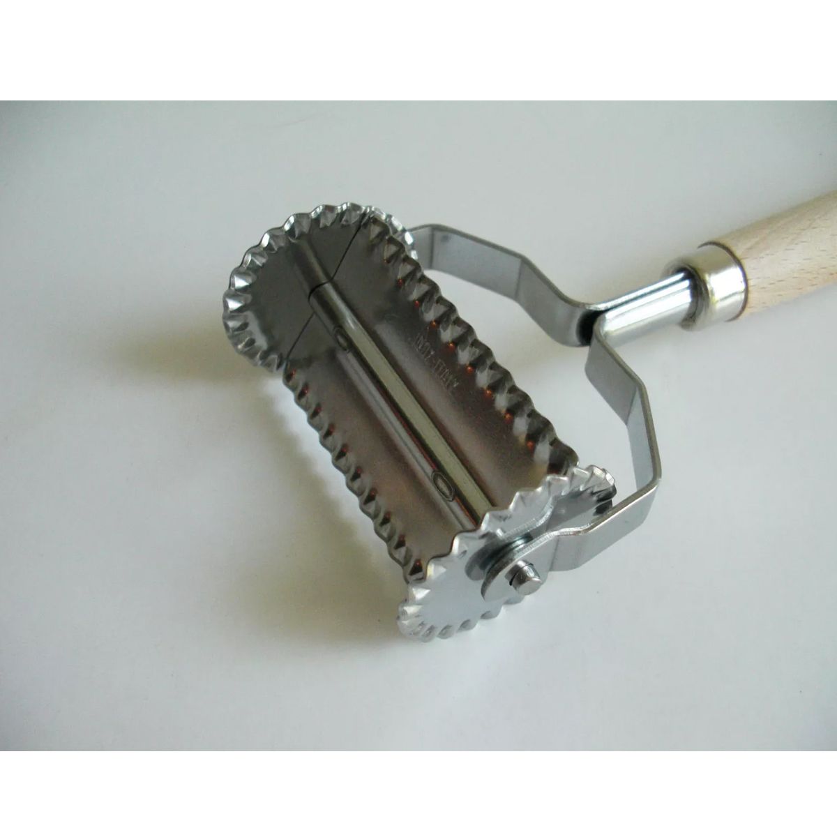 Нож для вырубки теста для тортеллини зубчатый