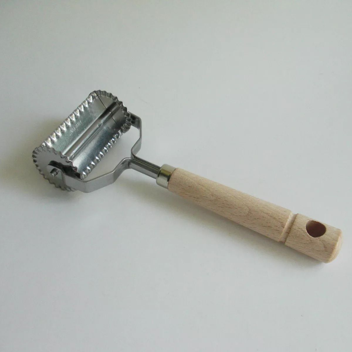 Нож для вырубки теста для тортеллини зубчатый