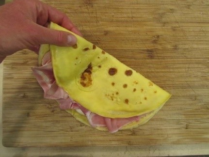 Блинчики с ветчиной и сыром