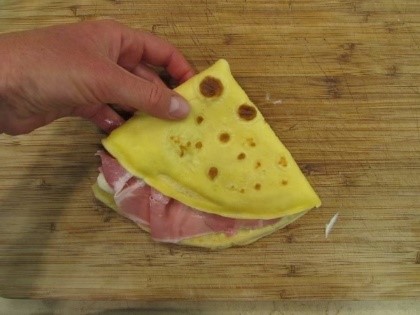 Блинчики с ветчиной и сыром